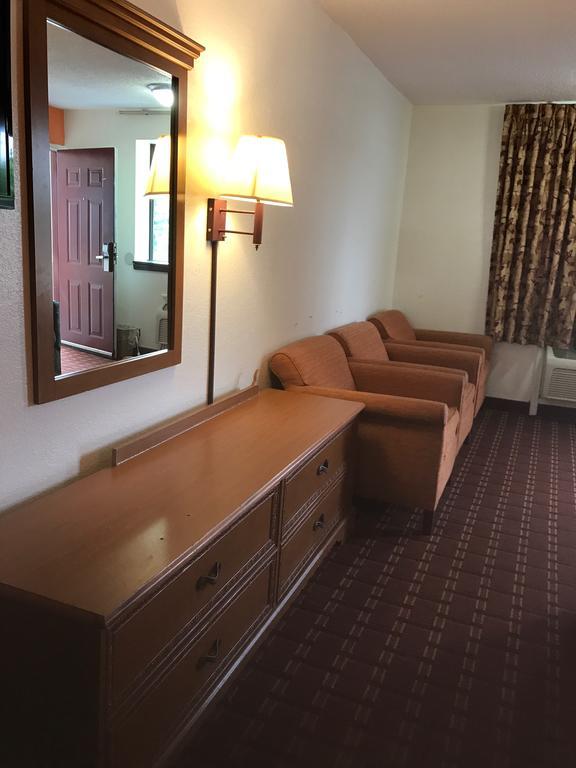 Royal Regency Inn روك هيل المظهر الخارجي الصورة