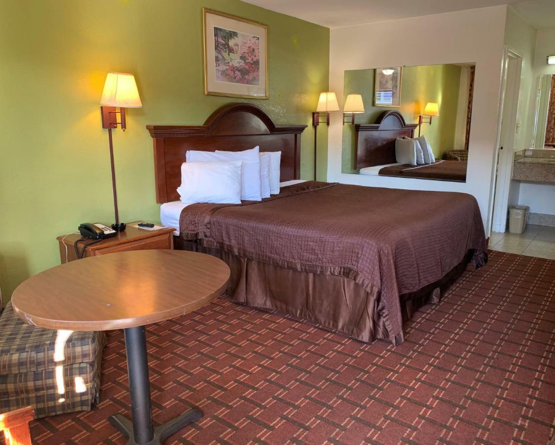 Royal Regency Inn روك هيل المظهر الخارجي الصورة