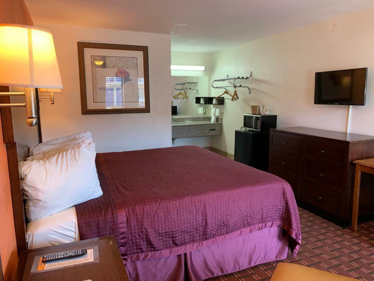 Royal Regency Inn روك هيل المظهر الخارجي الصورة